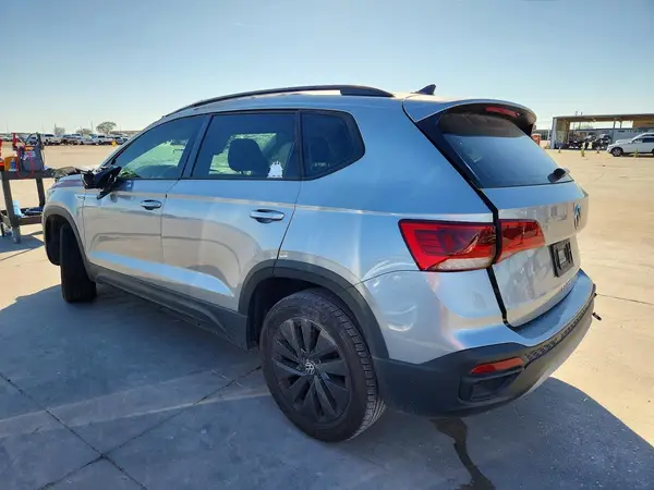 3VV5X7B20RM104895 2024 VOLKSWAGEN TAOS - Image 2