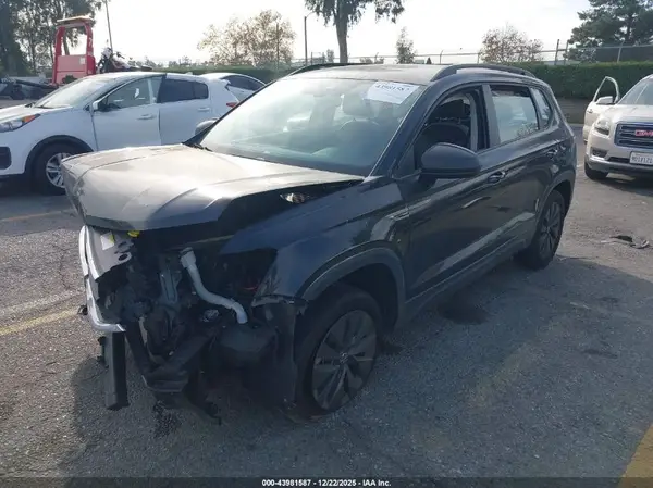 3VV5X7B21RM078081 2024 VOLKSWAGEN TAOS - Image 2
