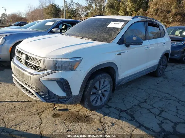 3VV5X7B21RM096774 2024 VOLKSWAGEN TAOS - Image 2