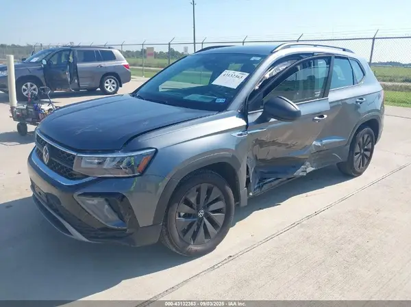 3VV5X7B21RM114867 2024 VOLKSWAGEN TAOS - Image 2