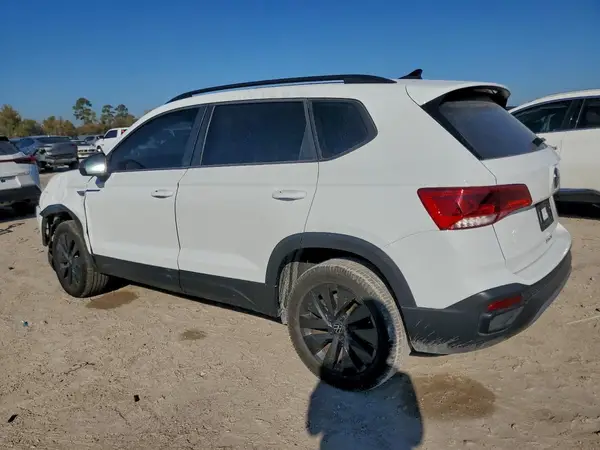 3VV5X7B22RM108205 2024 VOLKSWAGEN TAOS - Image 2