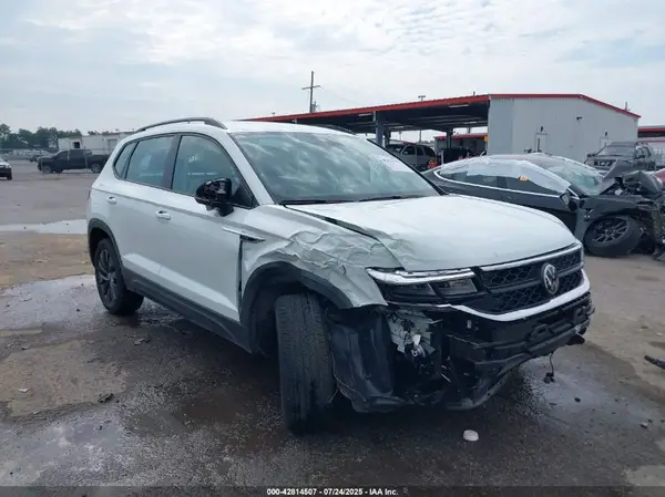 3VV5X7B23RM107032 2024 VOLKSWAGEN TAOS - Image 1