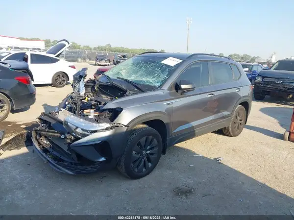3VV5X7B24RM069536 2024 VOLKSWAGEN TAOS - Image 2