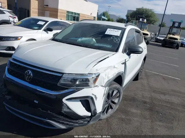 3VV5X7B24RM074882 2024 VOLKSWAGEN TAOS - Image 2