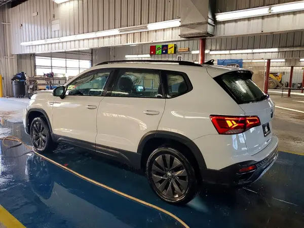 3VV5X7B24RM115222 2024 VOLKSWAGEN TAOS - Image 2