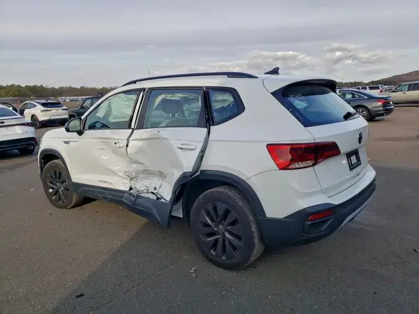 3VV5X7B25RM111034 2024 VOLKSWAGEN TAOS - Image 2