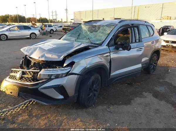3VV5X7B26RM057937 2024 VOLKSWAGEN TAOS - Image 2