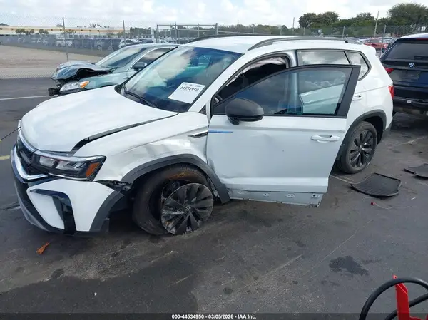 3VV5X7B26RM076536 2024 VOLKSWAGEN TAOS - Image 2