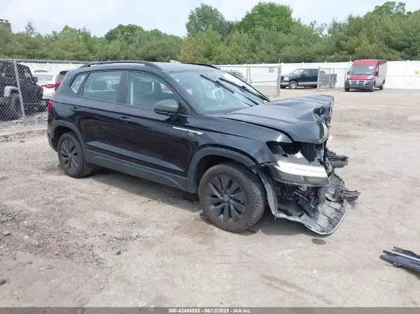 3VV5X7B28RM000140 2024 VOLKSWAGEN TAOS - Image 1