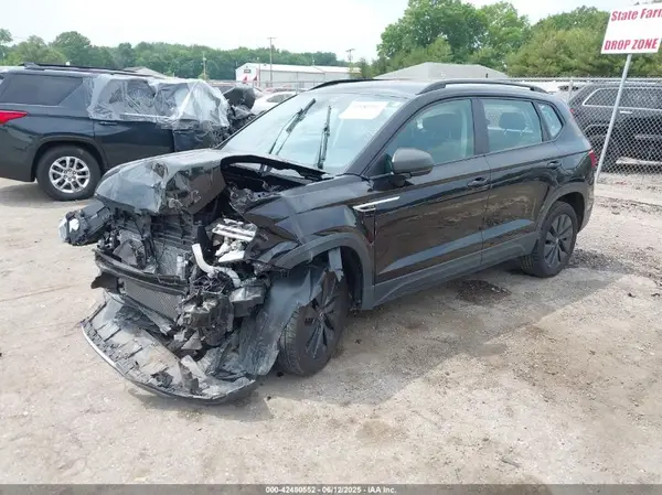 3VV5X7B28RM000140 2024 VOLKSWAGEN TAOS - Image 2