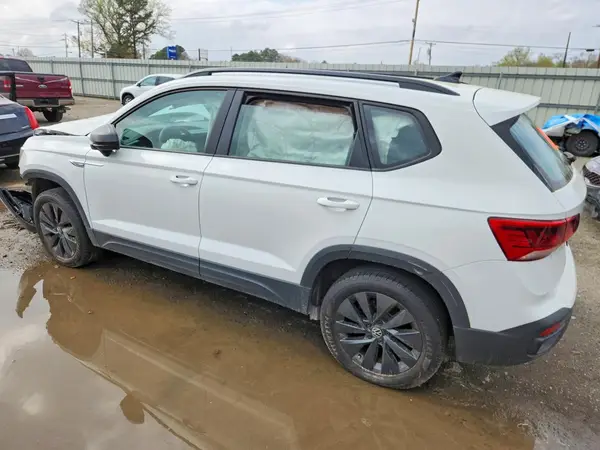 3VV5X7B28RM116583 2024 VOLKSWAGEN TAOS - Image 2