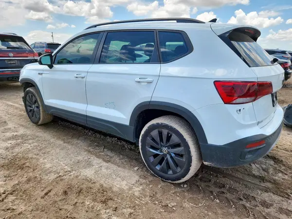 3VV5X7B29RM104166 2024 VOLKSWAGEN TAOS - Image 2