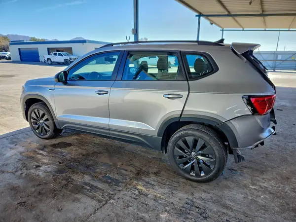 3VV5X7B29RM106855 2024 VOLKSWAGEN TAOS - Image 2