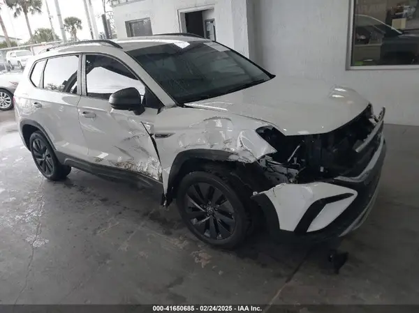 3VV5X7B2XRM005999 2024 VOLKSWAGEN TAOS - Image 1