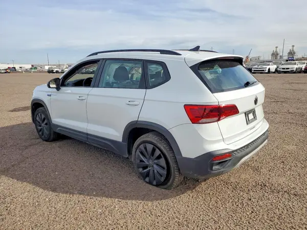 3VV5X7B2XRM018560 2024 VOLKSWAGEN TAOS - Image 2