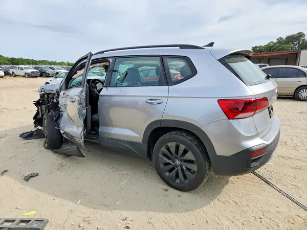 3VV5X7B2XRM106704 2024 VOLKSWAGEN TAOS - Image 2