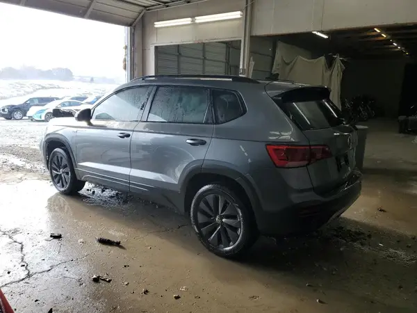 3VV5X7B2XRM107402 2024 VOLKSWAGEN TAOS - Image 2