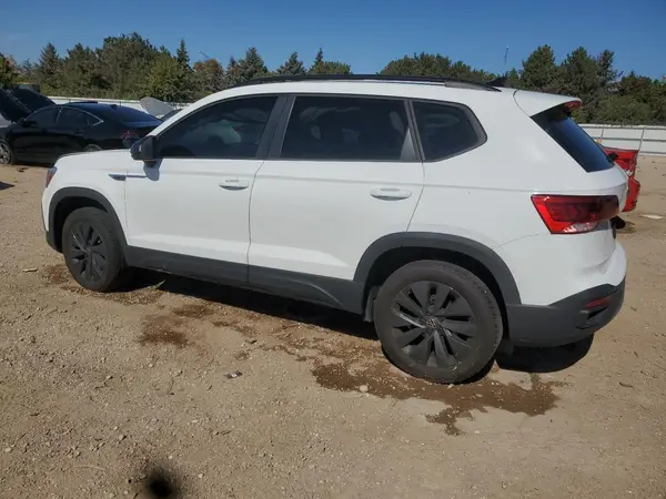 3VV5X7B2XRM111045 2024 VOLKSWAGEN TAOS - Image 2