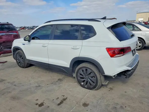 3VV5X7B2XRM118013 2024 VOLKSWAGEN TAOS - Image 2