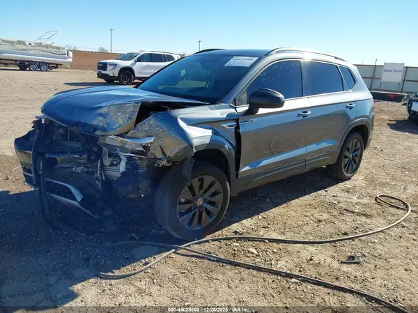 3VV5X7B2XRM130632 2024 VOLKSWAGEN TAOS - Image 2