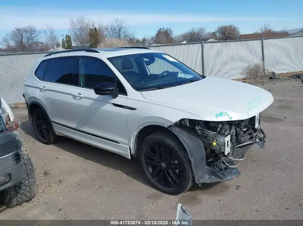 3VV8B7AX0NM118489 2022 VOLKSWAGEN TIGUAN - Image 1