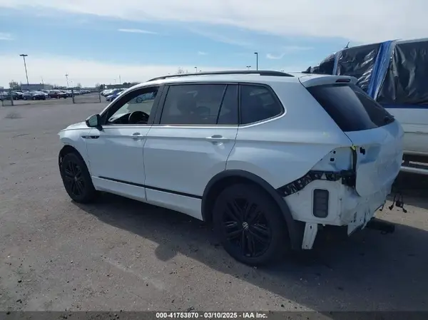 3VV8B7AX0NM118489 2022 VOLKSWAGEN TIGUAN - Image 2