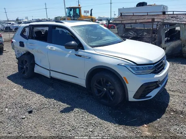 3VV8B7AX0RM015191 2024 VOLKSWAGEN TIGUAN - Image 1
