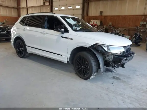 3VV8B7AX1NM032107 2022 VOLKSWAGEN TIGUAN - Image 1