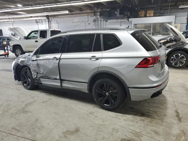 3VV8B7AX1RM165696 2024 VOLKSWAGEN TIGUAN - Image 2