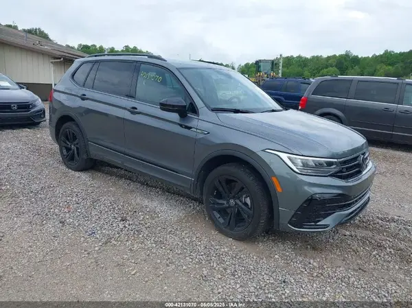 3VV8B7AX1RM181025 2024 VOLKSWAGEN TIGUAN - Image 1