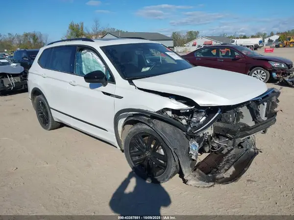 3VV8B7AX2NM084751 2022 VOLKSWAGEN TIGUAN - Image 1