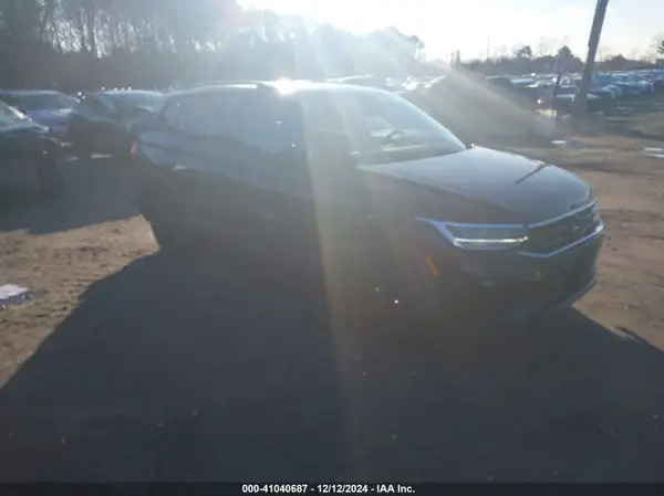 3VV8B7AX2NM100656 2022 VOLKSWAGEN TIGUAN - Image 1