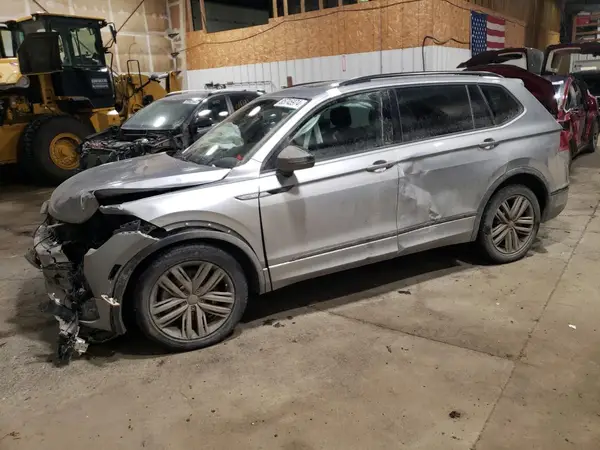 3VV8B7AX2NM123290 2022 VOLKSWAGEN TIGUAN - Image 1