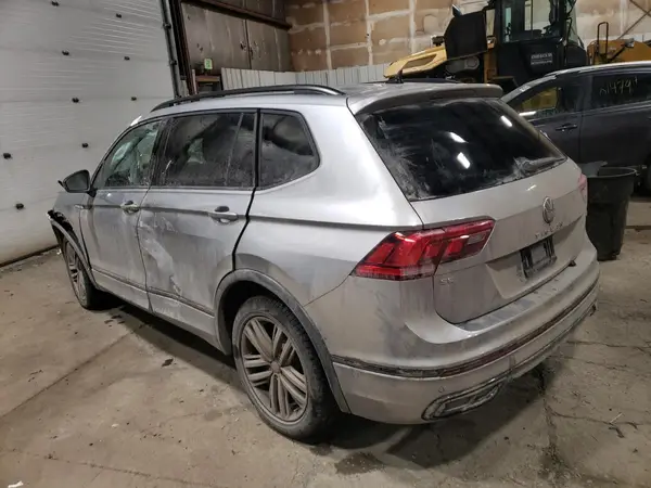 3VV8B7AX2NM123290 2022 VOLKSWAGEN TIGUAN - Image 2