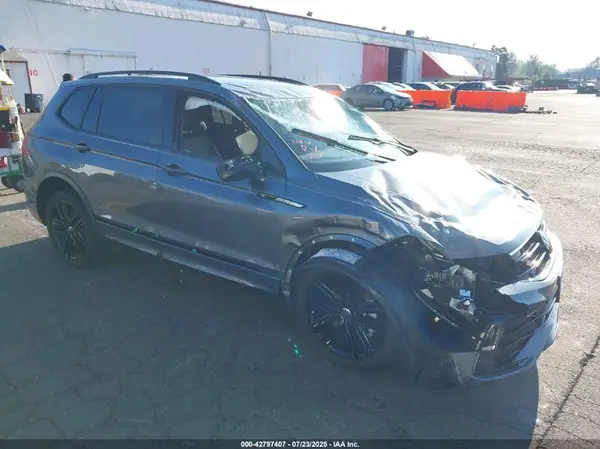 3VV8B7AX2NM126366 2022 VOLKSWAGEN TIGUAN - Image 1