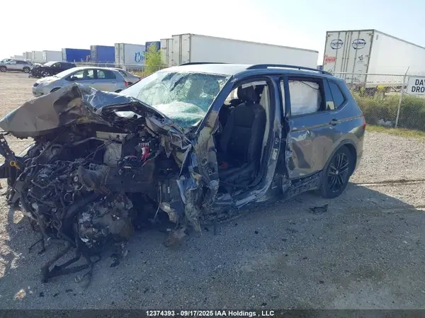 3VV8B7AX2NM163692 2022 VOLKSWAGEN TIGUAN - Image 2