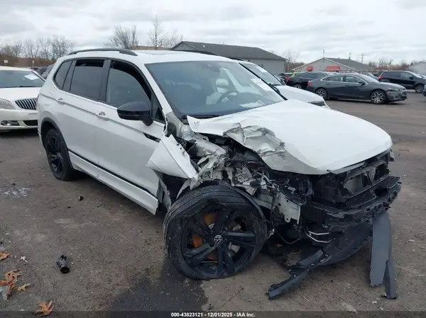 3VV8B7AX2RM133002 2024 VOLKSWAGEN TIGUAN - Image 1