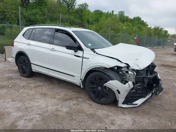 3VV8B7AX3NM093166 2022 VOLKSWAGEN TIGUAN - Image 1