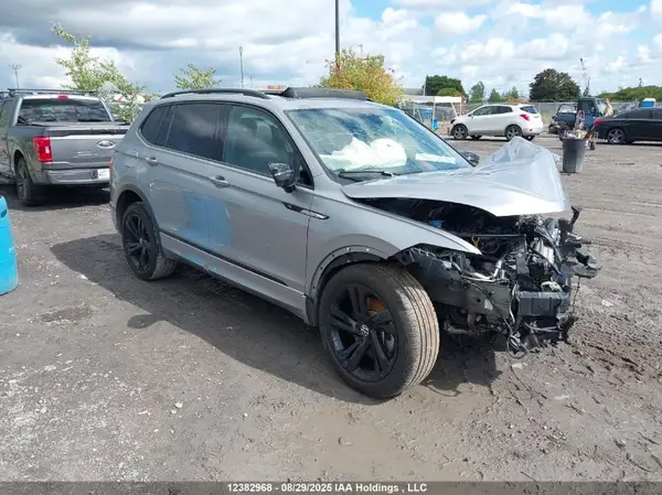 3VV8B7AX3PM090433 2023 VOLKSWAGEN TIGUAN - Image 1