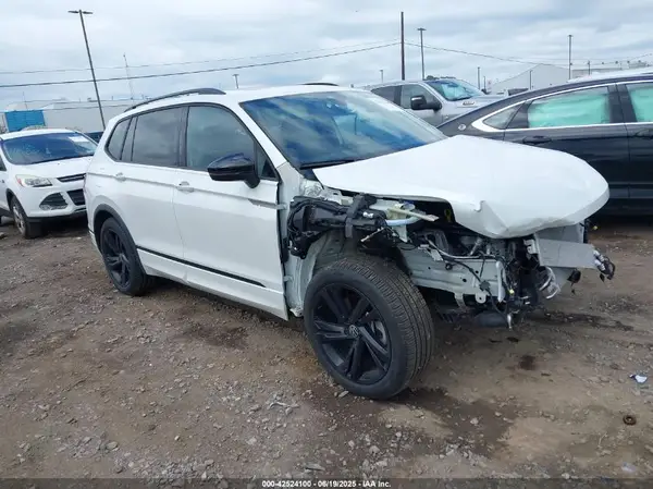 3VV8B7AX3RM111526 2024 VOLKSWAGEN TIGUAN - Image 1