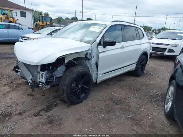 3VV8B7AX3RM111526 2024 VOLKSWAGEN TIGUAN - Image 2