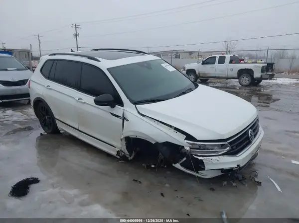 3VV8B7AX4NM023143 2022 VOLKSWAGEN TIGUAN - Image 1