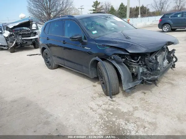 3VV8B7AX4PM019421 2023 VOLKSWAGEN TIGUAN - Image 1