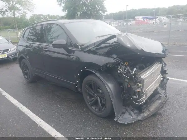 3VV8B7AX4RM048758 2024 VOLKSWAGEN TIGUAN - Image 1