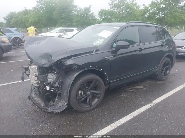 3VV8B7AX4RM048758 2024 VOLKSWAGEN TIGUAN - Image 2