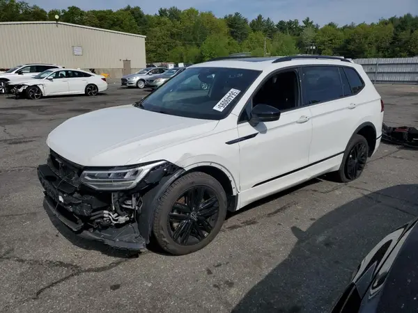 3VV8B7AX5NM010062 2022 VOLKSWAGEN TIGUAN - Image 1