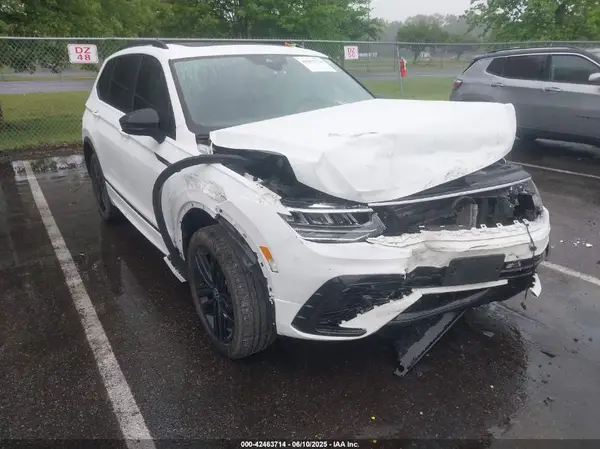 3VV8B7AX6NM027050 2022 VOLKSWAGEN TIGUAN - Image 1