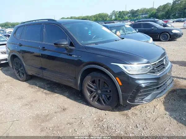 3VV8B7AX6NM051090 2022 VOLKSWAGEN TIGUAN - Image 1