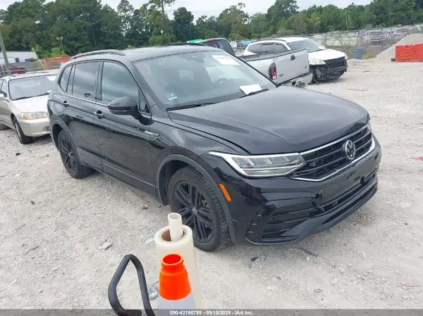 3VV8B7AX7NM103374 2022 VOLKSWAGEN TIGUAN - Image 1