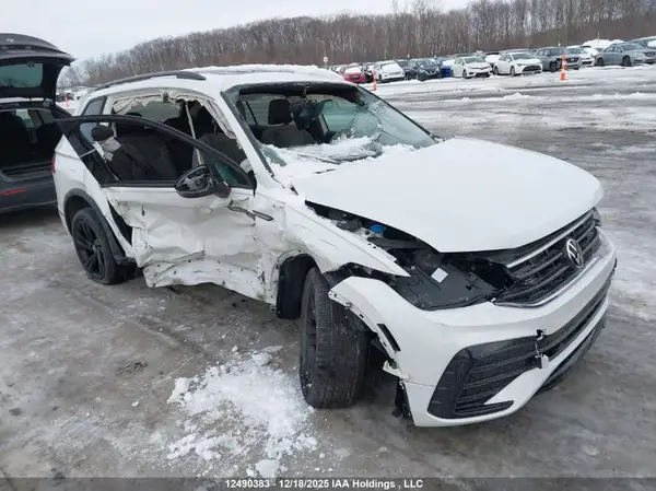 3VV8B7AX7RM009808 2024 VOLKSWAGEN TIGUAN - Image 1